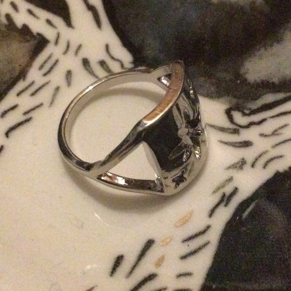 NEW Starburst Cut Out Signet Ring - Picture 6 of 8